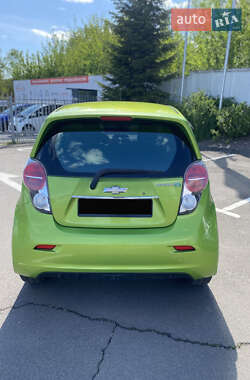 Хэтчбек Chevrolet Spark 2014 в 
