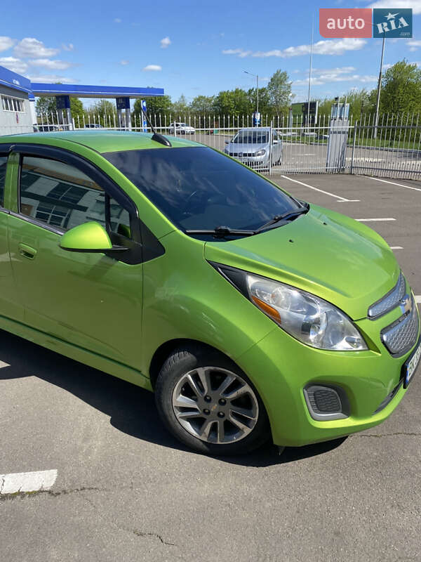 Хетчбек Chevrolet Spark 2014 в Рівному
