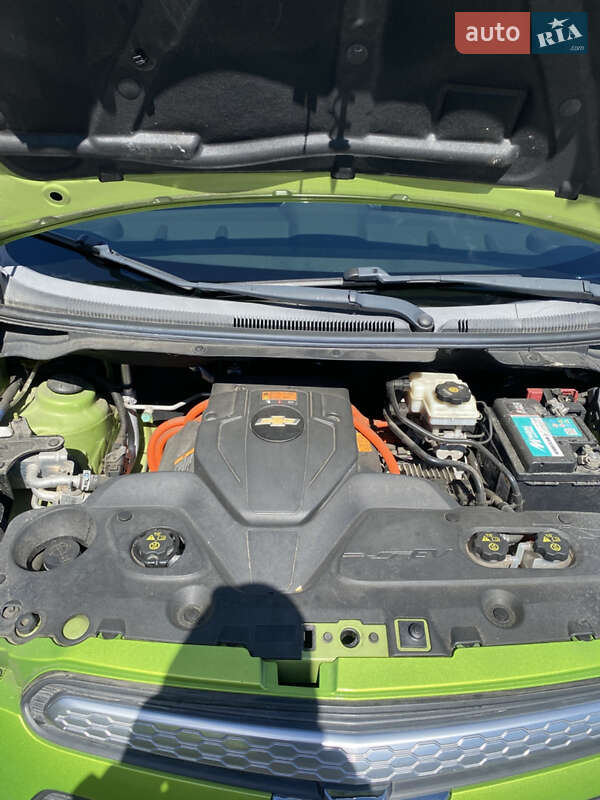 Хетчбек Chevrolet Spark 2014 в Рівному