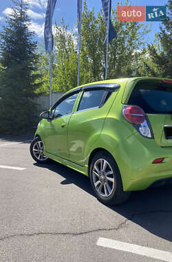 Хэтчбек Chevrolet Spark 2014 в 