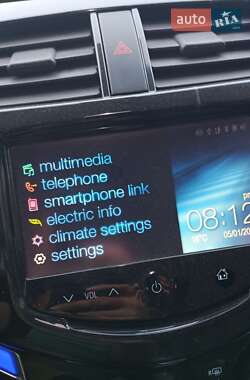 Хэтчбек Chevrolet Spark 2015 в 