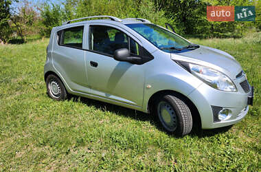 Хэтчбек Chevrolet Spark 2012 в 