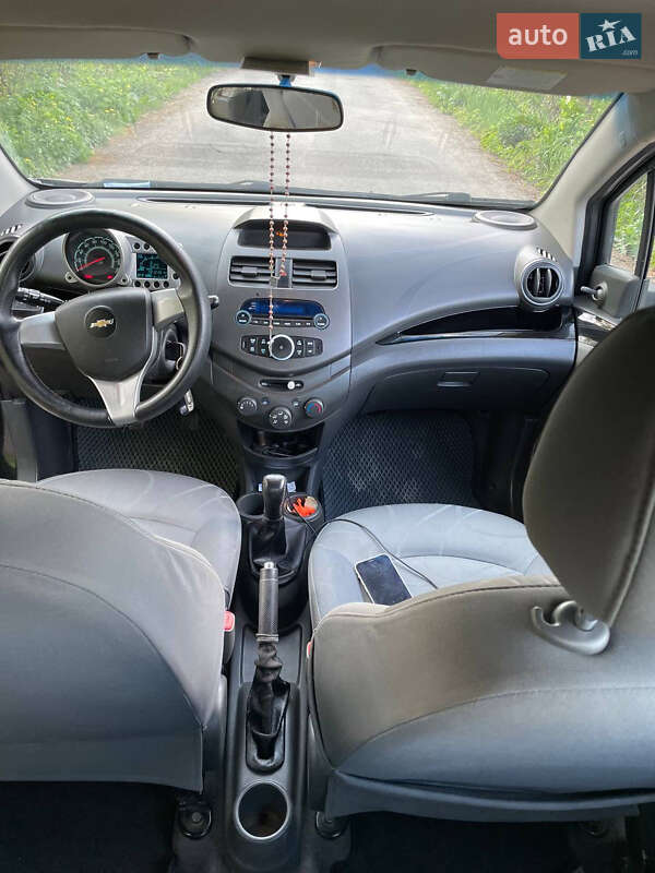 Хэтчбек Chevrolet Spark 2011 в Черновцах