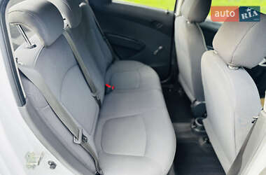 Хетчбек Chevrolet Spark 2012 в 