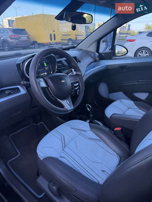 Хэтчбек Chevrolet Spark 2016 в Киеве