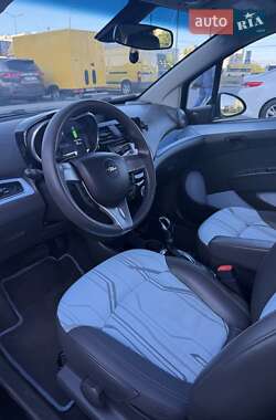 Хэтчбек Chevrolet Spark 2016 в 