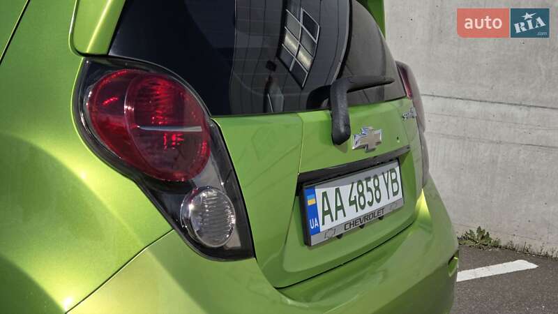 Хетчбек Chevrolet Spark 2015 в Києві