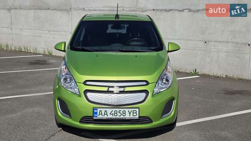 Хетчбек Chevrolet Spark 2015 в Києві