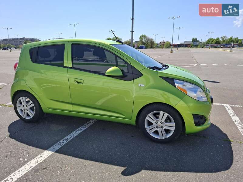 Хетчбек Chevrolet Spark 2015 в Одесі