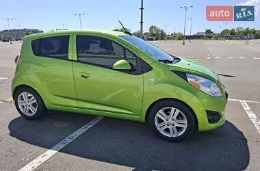 Хэтчбек Chevrolet Spark 2015 в 
