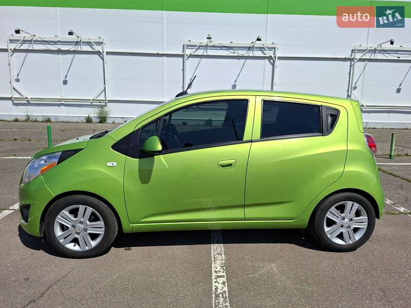Хетчбек Chevrolet Spark 2015 в Одесі
