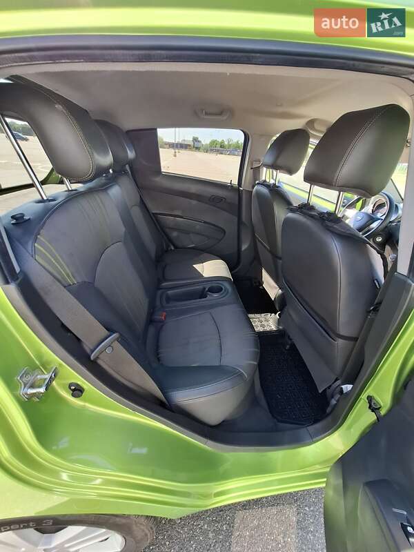 Хетчбек Chevrolet Spark 2015 в Одесі