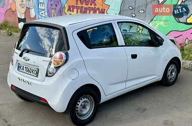 Хэтчбек Chevrolet Spark 2011 в 