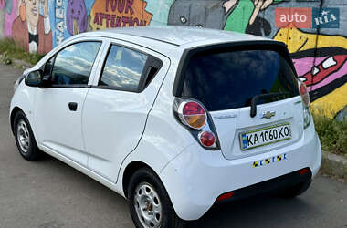 Хэтчбек Chevrolet Spark 2011 в 