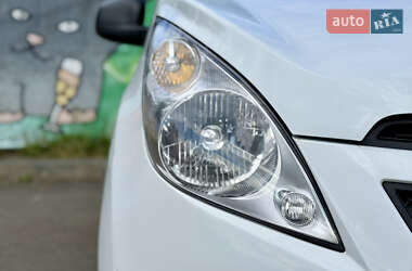 Хэтчбек Chevrolet Spark 2011 в 