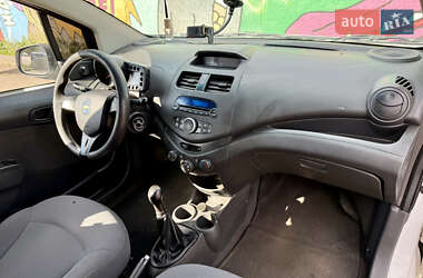 Хэтчбек Chevrolet Spark 2011 в 