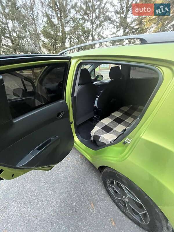 Хэтчбек Chevrolet Spark 2011 в Березане