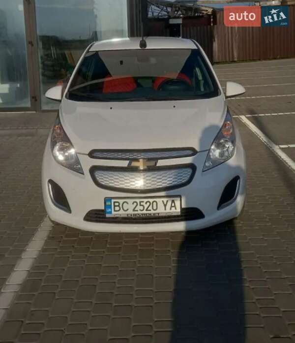Хетчбек Chevrolet Spark 2016 в Львові