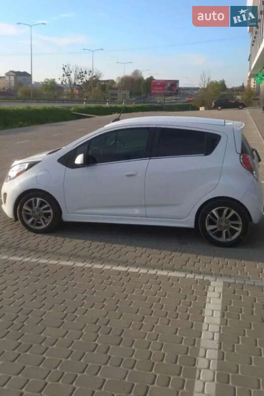 Хетчбек Chevrolet Spark 2016 в Львові