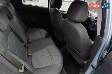 Хэтчбек Chevrolet Spark 2010 в 