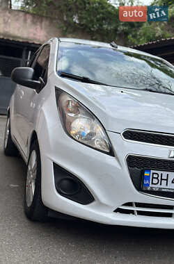 Хэтчбек Chevrolet Spark 2012 в 