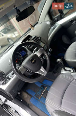 Хэтчбек Chevrolet Spark 2012 в 