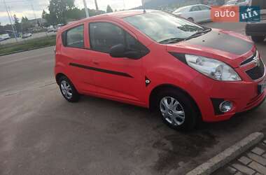 Хэтчбек Chevrolet Spark 2010 в 