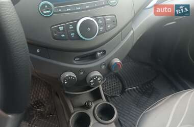 Хэтчбек Chevrolet Spark 2010 в 