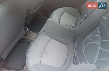 Хэтчбек Chevrolet Spark 2010 в 