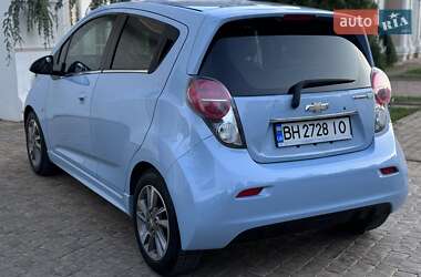 Хэтчбек Chevrolet Spark 2015 в 