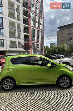 Хэтчбек Chevrolet Spark 2015 в 