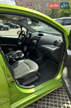 Хэтчбек Chevrolet Spark 2015 в 