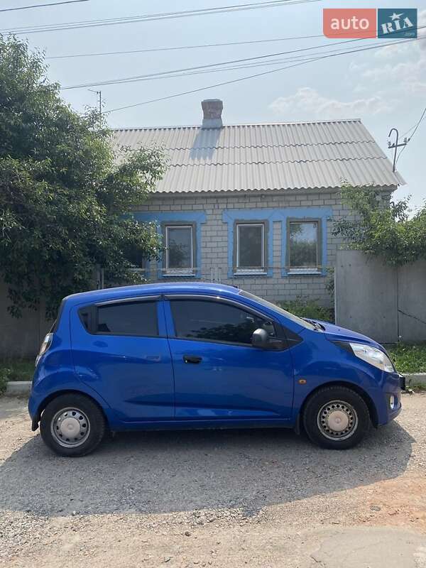 Хэтчбек Chevrolet Spark 2011 в Сумах