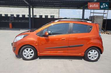 Хэтчбек Chevrolet Spark 2010 в 