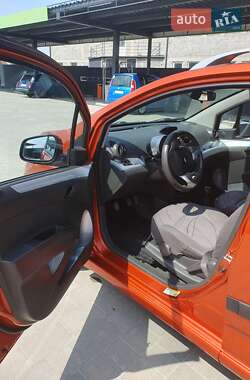 Хэтчбек Chevrolet Spark 2010 в 