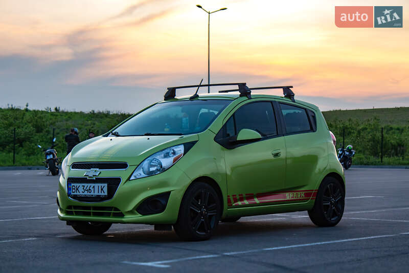 Хэтчбек Chevrolet Spark 2012 в Ровно