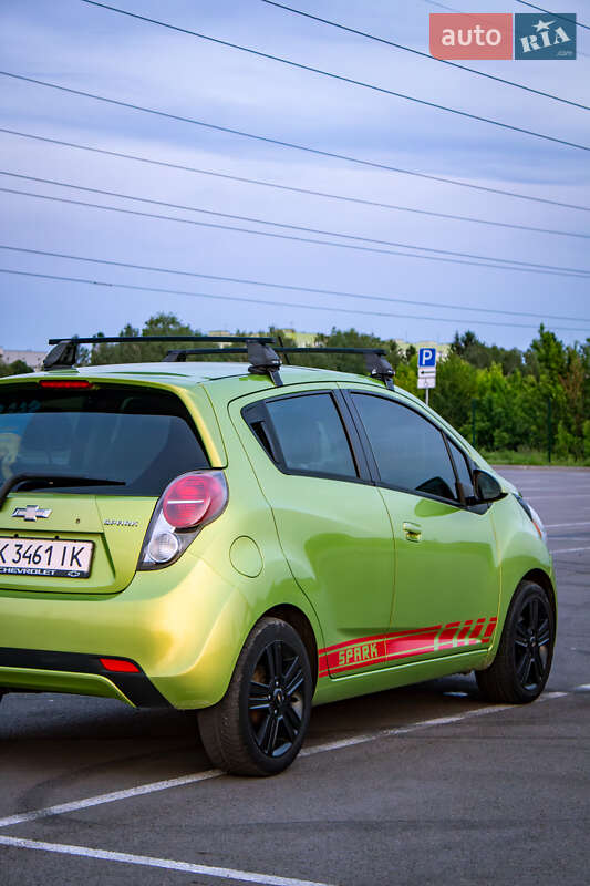 Хэтчбек Chevrolet Spark 2012 в Ровно