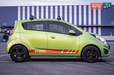Хэтчбек Chevrolet Spark 2012 в 