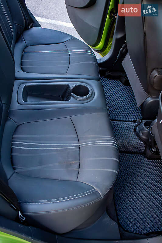 Хэтчбек Chevrolet Spark 2012 в Ровно