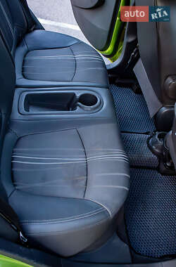 Хэтчбек Chevrolet Spark 2012 в 