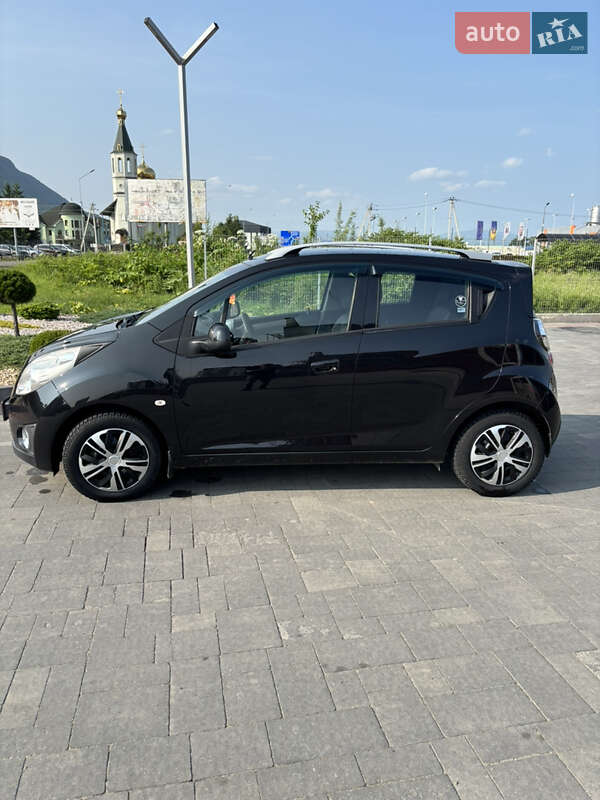 Хетчбек Chevrolet Spark 2012 в Хусті