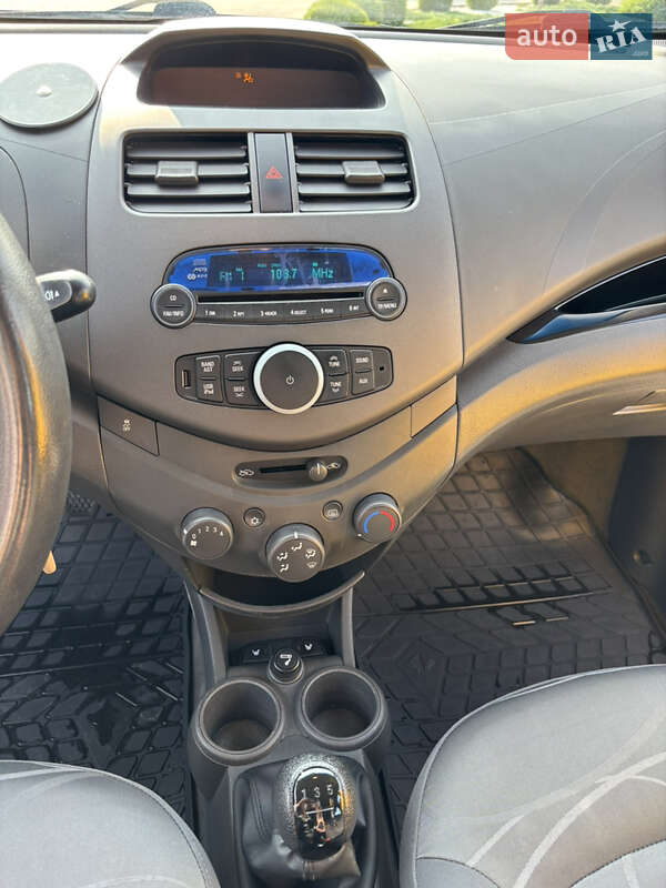 Хетчбек Chevrolet Spark 2012 в Хусті