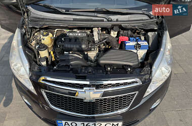 Хэтчбек Chevrolet Spark 2012 в 