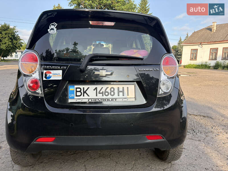Хэтчбек Chevrolet Spark 2010 в Дубно