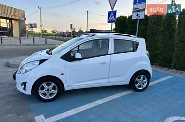 Хэтчбек Chevrolet Spark 2011 в 