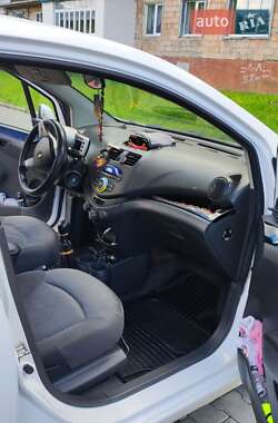 Хетчбек Chevrolet Spark 2012 в 