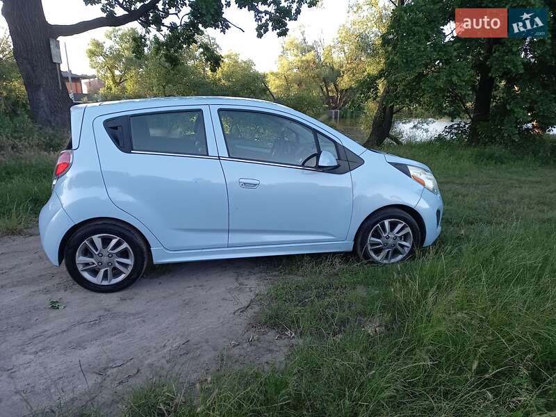 Хэтчбек Chevrolet Spark 2016 в Киеве
