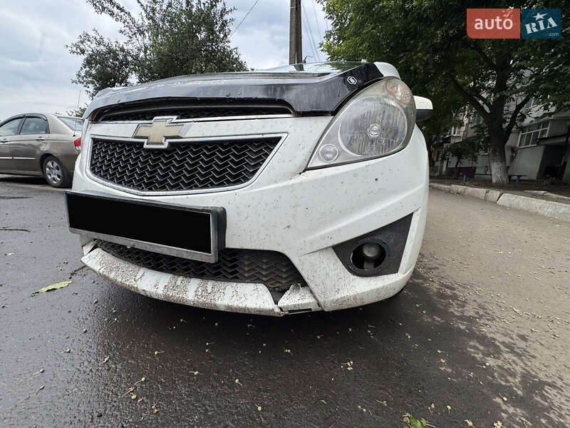 Хэтчбек Chevrolet Spark 2010 в 