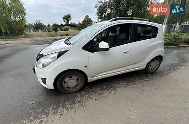 Хэтчбек Chevrolet Spark 2010 в 