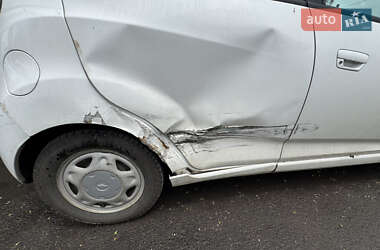 Хэтчбек Chevrolet Spark 2010 в 